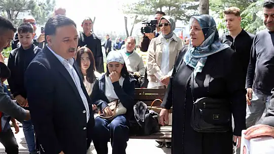 Şehitlikte hüzünlü arife