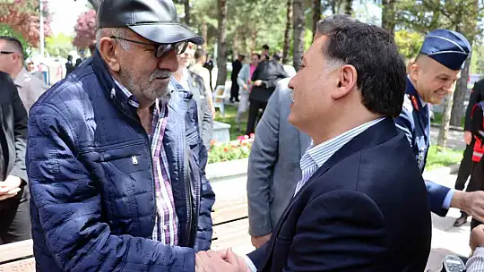 Şehitlikte hüzünlü arife