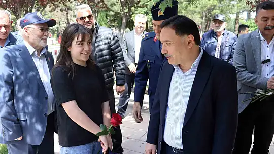 Şehitlikte hüzünlü arife