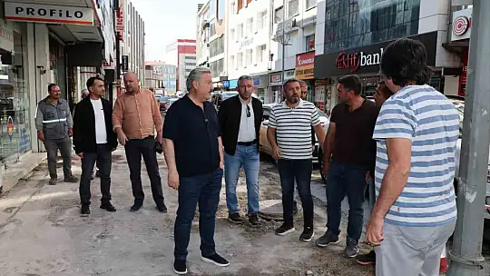 Şehrin merkezindeki caddelerin yaya yolları yenileniyor