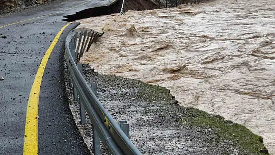 Sel, heyelan ve kar yağışına karşı yoğun mücadele