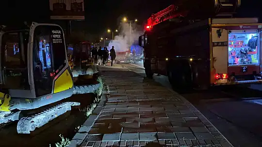 Seyir halinde alev alan otomobil kullanılamaz hale geldi
