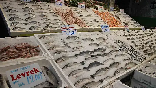 Sezon başladı, balık tezgahları şenlendi