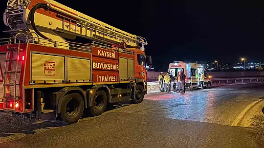 Sıkışmalı trafik kazası ihbarı, ekipleri harekete geçirdi: 3 yaralı