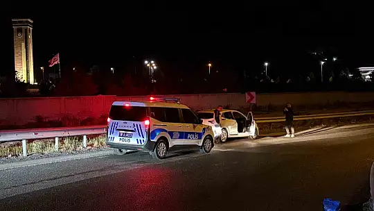 Sıkışmalı trafik kazası ihbarı, ekipleri harekete geçirdi: 3 yaralı