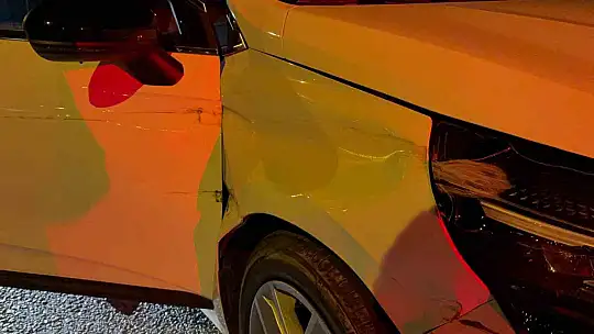 Sıkışmalı trafik kazası ihbarı, ekipleri harekete geçirdi: 3 yaralı