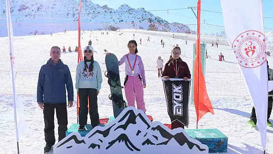 Snowboard İl Birinciliği müsabakaları sona erdi