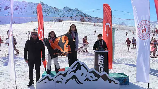 Snowboard İl Birinciliği müsabakaları sona erdi