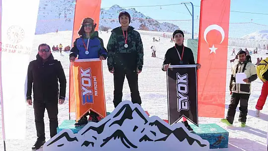 Snowboard İl Birinciliği müsabakaları sona erdi