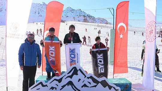 Snowboard İl Birinciliği müsabakaları sona erdi