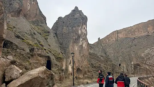 Soğanlı Vadisi'nde kaya koptu bölgede güvenlik önlemleri artırıldı
