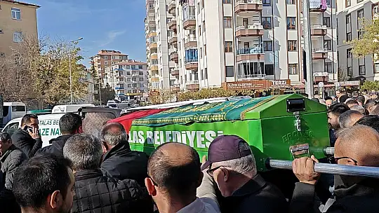 Sokak ortasında öldürülen kadına oğlundan son görev