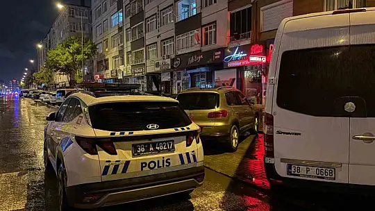 Sokak ortasında tüfekle dolaşan çocuk, kovalamaca sonucu yakalandı