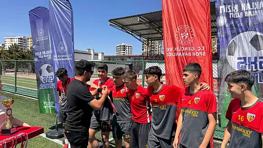 Sokaklar Bizim 5x5 Futbol Turnuvası sonuçlandı