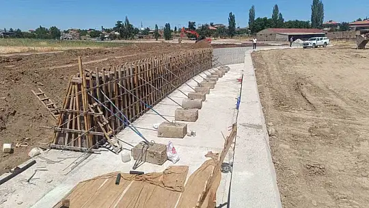 Sosun Deresi'nde taşkın koruma çalışmaları sürüyor