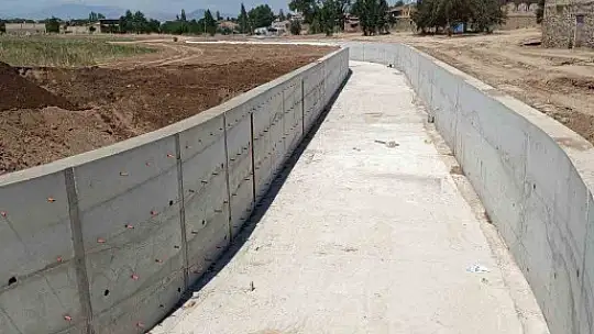Sosun Deresi'nde taşkın koruma çalışmaları sürüyor