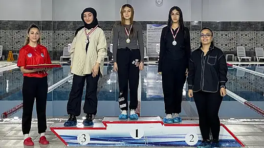 Spor A.Ş.'nin yüzme yarışmasına 305 sporcu katıldı