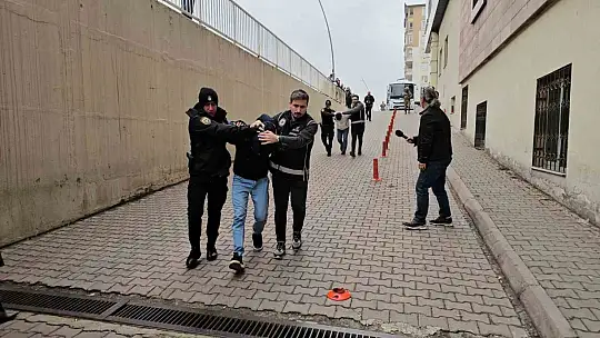 Suç örgütü operasyonunda gözaltına alınan 9 kişi adliyeye sevk edildi