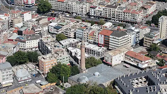 Suriçi Cami Kebir'de hem tarih gün yüzüne çıkıyor, hem esnafın yüzü gülüyor