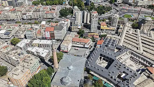 Suriçi Cami Kebir'de hem tarih gün yüzüne çıkıyor, hem esnafın yüzü gülüyor