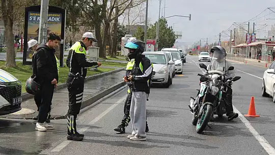 Sürücüler APP plaka ve multimedya konusunda bilgilendirildi