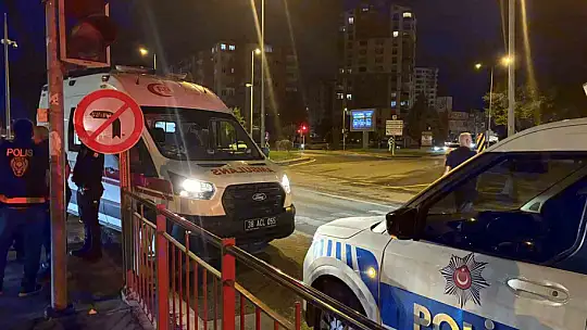 Tabancayla yaralandı, tramvaya bindi