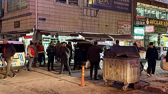 Taksi durağında bıçaklı kavga: 1 yaralı