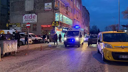 Taksi durağında bıçaklı kavga: 1 yaralı