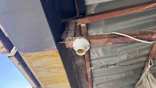 Taksiti bitmeden güvenlik kamerasını çaldılar
