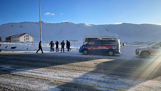 Taksiyle yolcu minibüsü çarpıştı: 16 yaralı