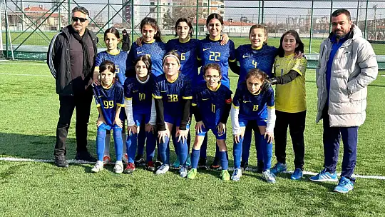 Talas 75. Yıl Mühime Germirli Orta Okulu, gol yemeden namağlup şampiyon oldu