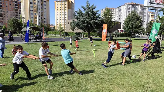 Talas Belediyesi'nden çocuklara karne hediyesi
