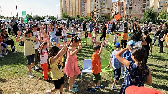 Talas Belediyesi'nden çocuklara karne hediyesi