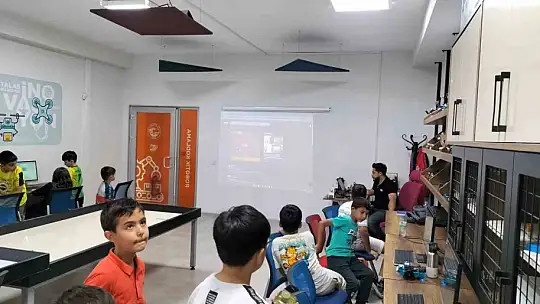 Talas Belediyesi'nden geleceğin teknoloji yıldızlarına yaz desteği