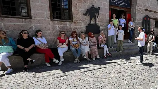 Talas Belediyesinden öğretmenlere tarihi ve turistik gezi