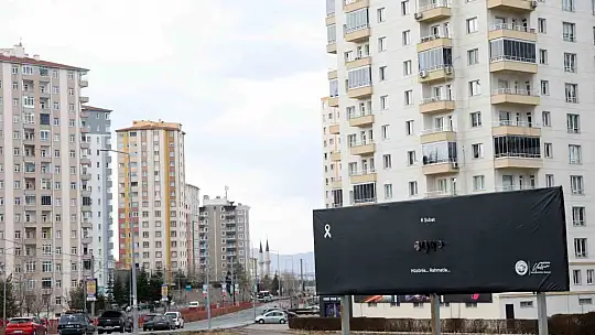 Talas billboardlarında 6 Şubat vefası: 'Hüzünle... Rahmetle...'