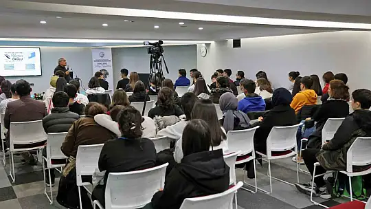 Talas'ın Yazar Okulu Seminerleri'nde hikaye anlatıldı