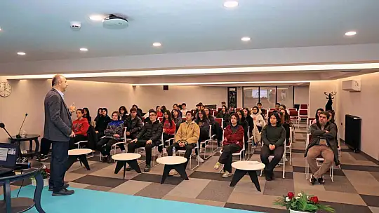 Talas'ın yazar okulunda bu hafta konu 'söyleşi' oldu