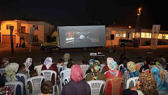 Talas kırsalında yazlık sinema keyfi