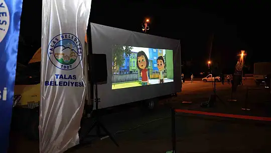 Talas kırsalında yazlık sinema keyfi
