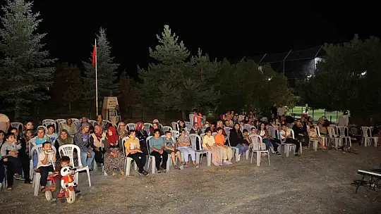 Talas kırsalında yazlık sinema keyfi
