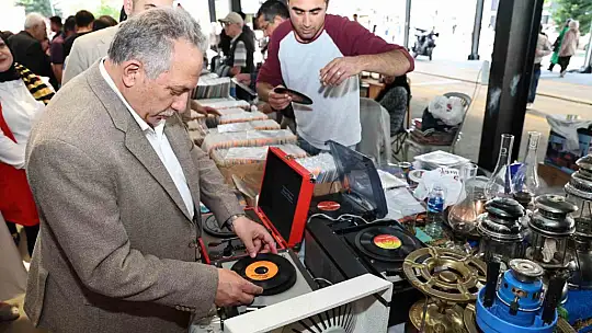 Talas'ta antikacılar Ramazan'da da buluşuyor