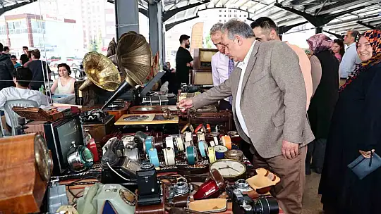 Talas'ta antikacılar Ramazan'da da buluşuyor