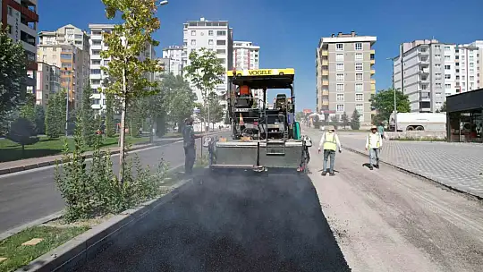 Talas'ta asfalt yılı hız kesmiyor: Sayer Caddesi yeni yüzüyle hizmette