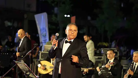Talas'ta babalar günü coşkusu 'Hoş Seda' ile yaşandı
