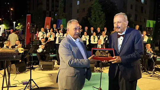 Talas'ta babalar günü coşkusu 'Hoş Seda' ile yaşandı