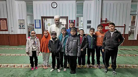 Talas'ta camiler çocukların neşesiyle şenleniyor