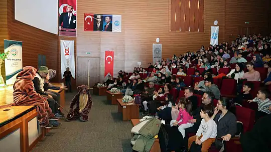 Talas'ta çocuklar, 'Maharetli Ayı' ile eğlendi