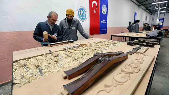 Talas'ta gelenek geleceğe usta ellerle taşınıyor