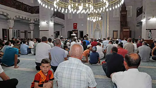 Talas'ta Kandil Gecesi dualarla ihya edildi